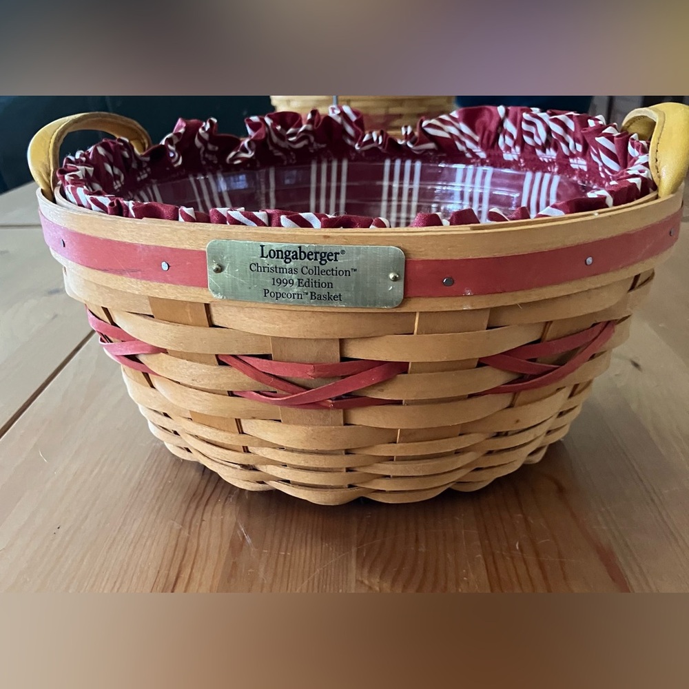 EUC Longaberger 1999 Christmas Collection Popcorn Basket w/protector 10.5”x5”